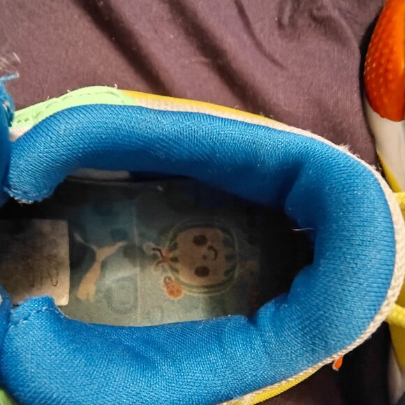 Boys Paw Patrol Puma, Green, Red, White, and yellow shoe size 6C - Picture 4 of 7